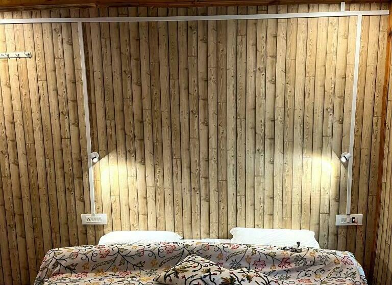 اتاق استاندارد, Friends Guest House