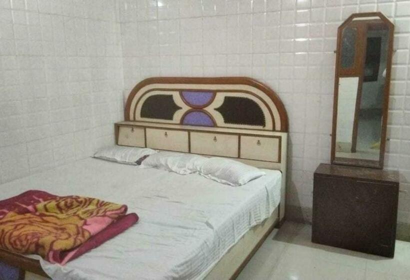 اتاق کلاسیک سه تخته, Spot On 809788  Rounak