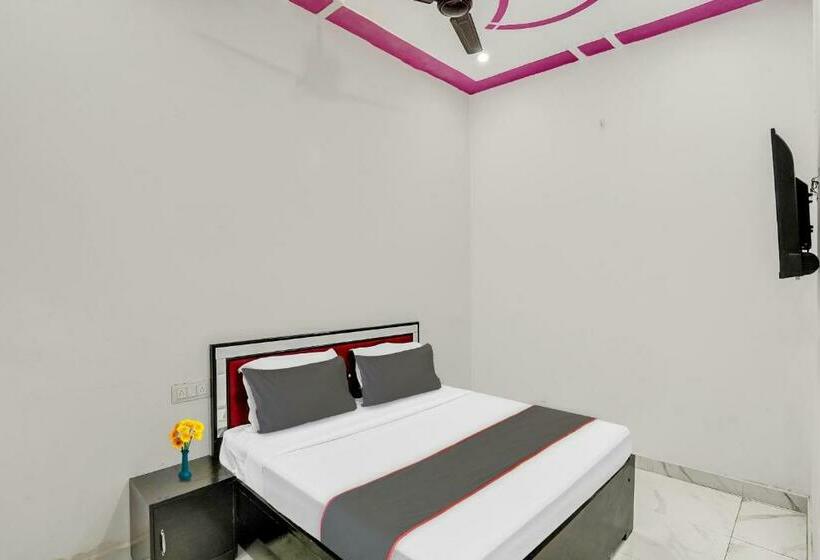 Трехместный Номер Классика, Collection O Hotel Golden Moon