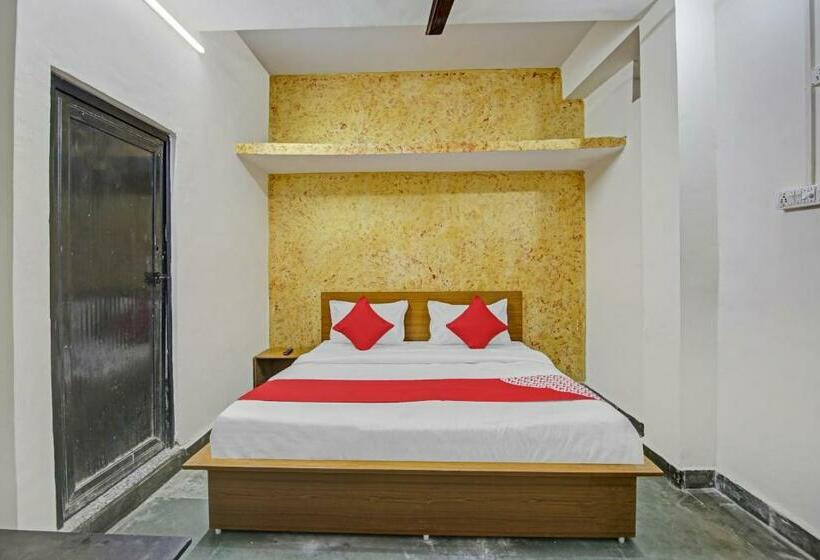 اتاق کلاسیک سه تخته, Flagship Hotel Royal 18
