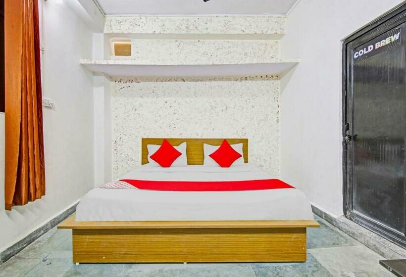 اتاق کلاسیک سه تخته, Flagship Hotel Royal 18