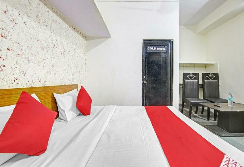 اتاق کلاسیک سه تخته, Flagship Hotel Royal 18