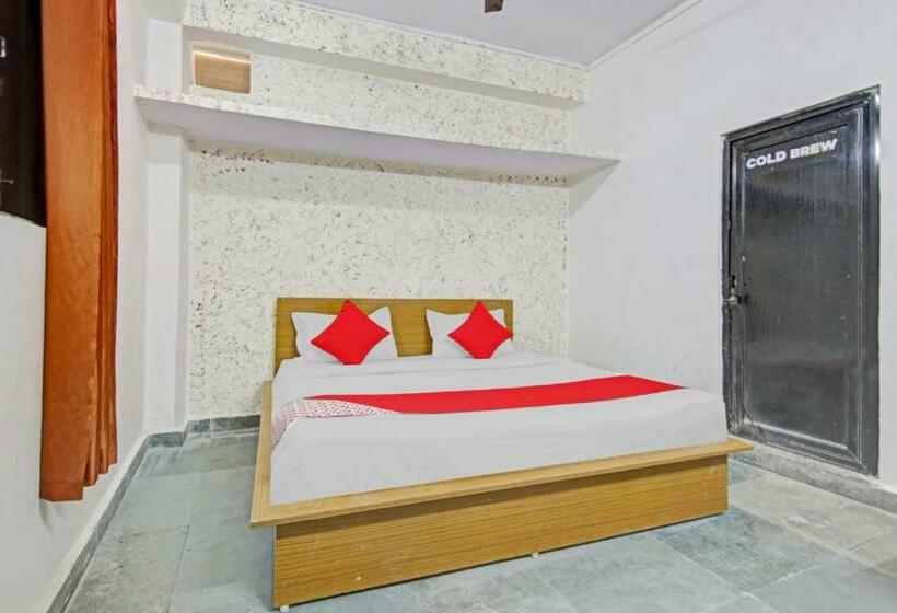 اتاق کلاسیک سه تخته, Flagship Hotel Royal 18