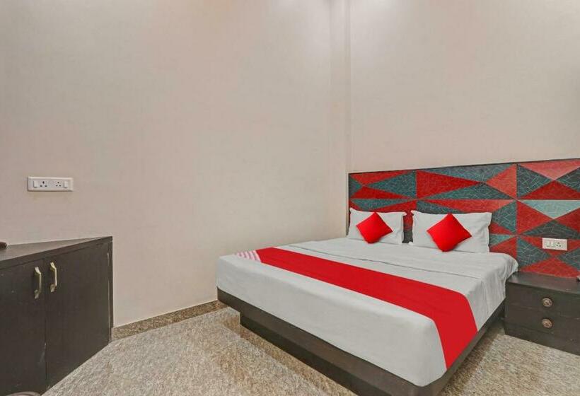 اتاق کلاسیک سه تخته, Flagship M V Rooms