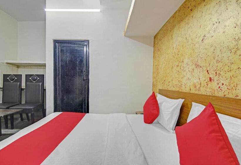 اتاق کلاسیک سه تخته, Flagship Hotel Royal 18