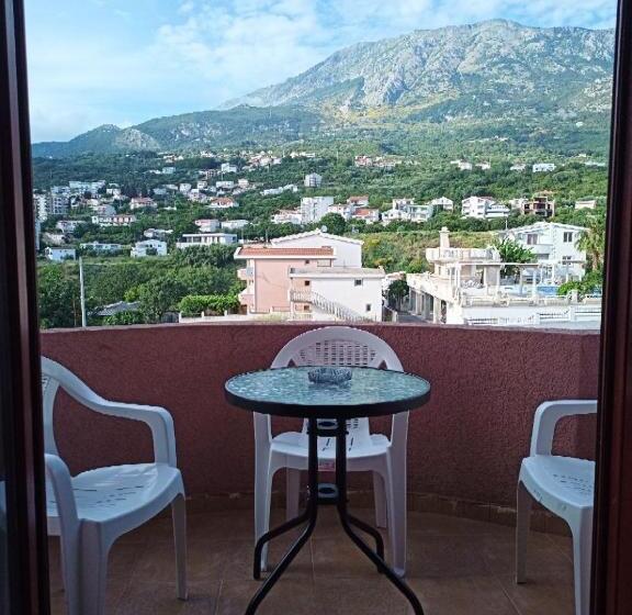 اتاق استاندارد سه تخته با چشم‌انداز, Apartments Normannia