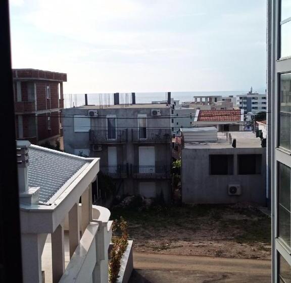 اتاق خانوادگی با چشم‌انداز دریا, Apartments Normannia