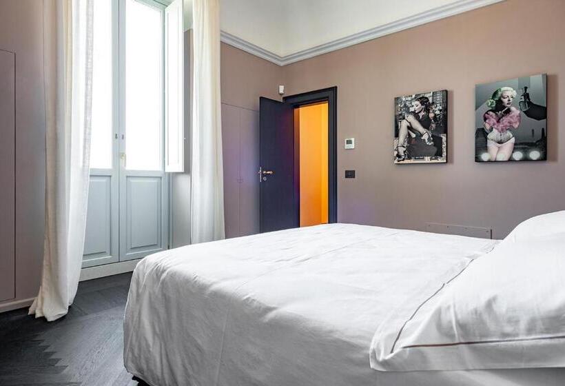 스탠다드 룸 킹사이즈 침대, Molo Suites