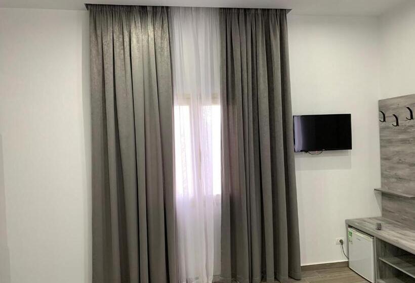 اتاق لوکس با بالکن, Restaurant Deso
