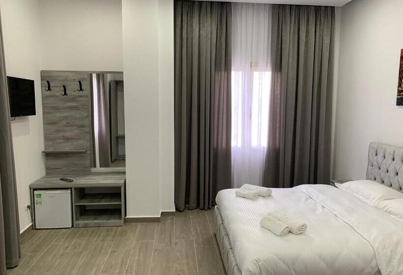 اتاق لوکس با بالکن, Restaurant Deso