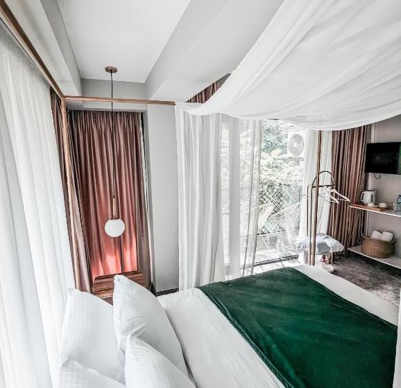 اتاق لوکس, Park Resort Mtirala National Park