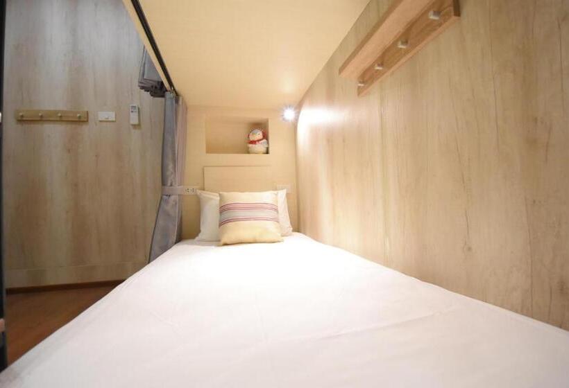 Bed in Shared Room with Shared Bathroom, Silom Forest Exclusive Residence