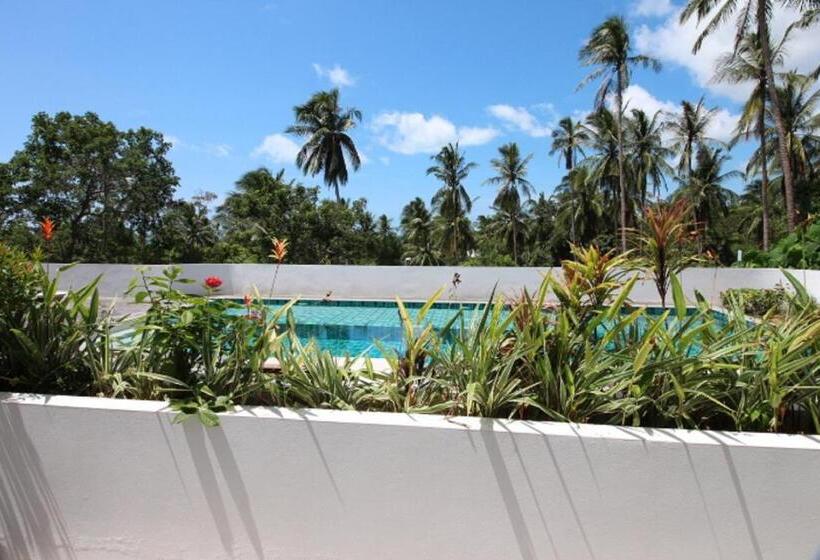 プールビュースタンダードステューディオ, Tropical Sea View Residence