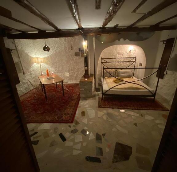 اتاق لوکس, Shotgun Hostel & Guesthouse