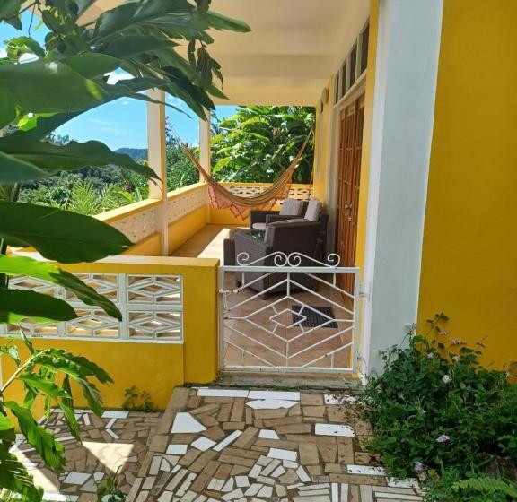 استودیو استاندارد با چشم‌انداز, Mango Garden Cottages
