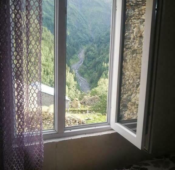 اتاق اکونومی, Sesili Guesthouse
