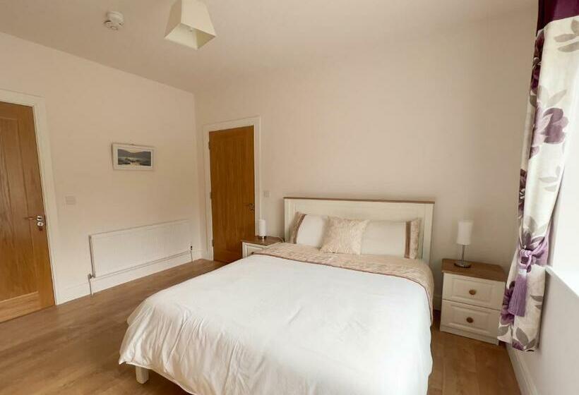 اتاق لوکس با تخت بزرگ, Woodview Lodge