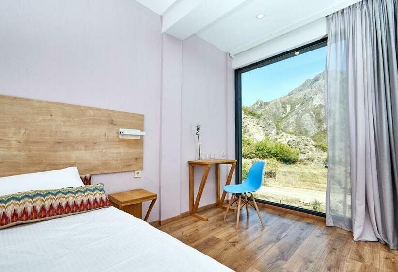 اتاق استاندارد با چشم‌انداز کوهستان, Nika Vacheishvili S Guest House