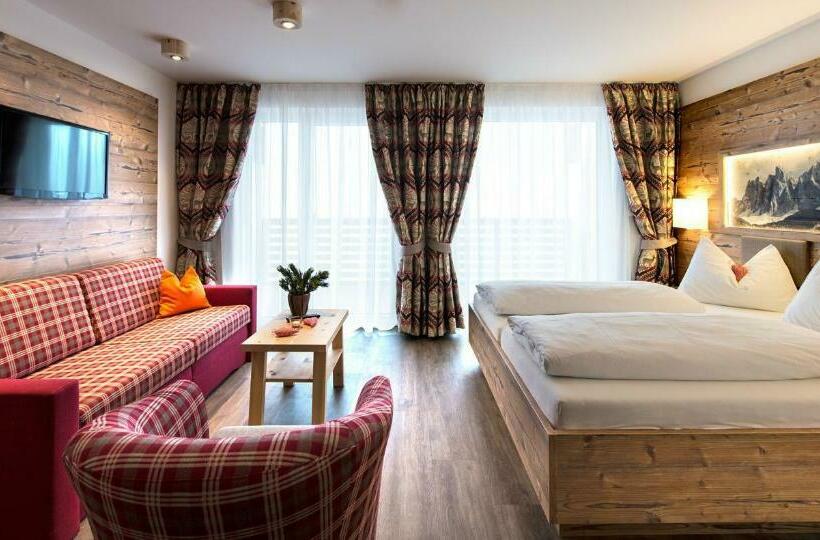 Номер Стандарт с Балконом, Chalet Dolomites