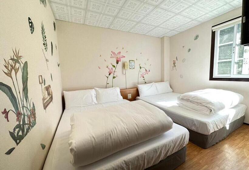 اتاق استاندارد چهار تخته, Deep Forest Inn