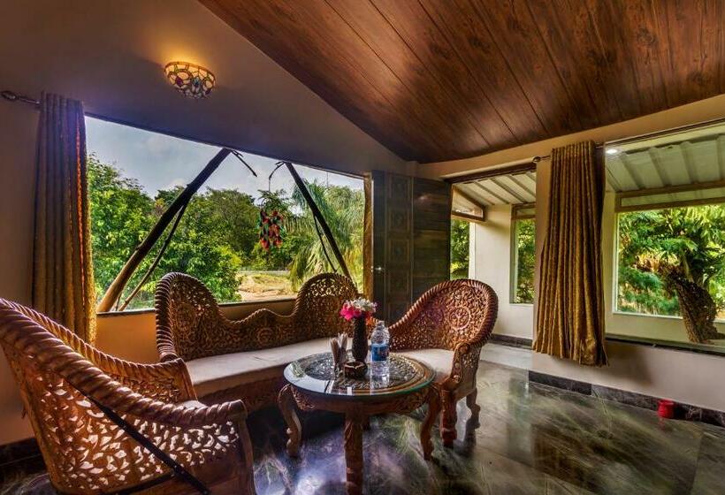 발코니가 있는 스위트, Lohagarh Corbett Resort