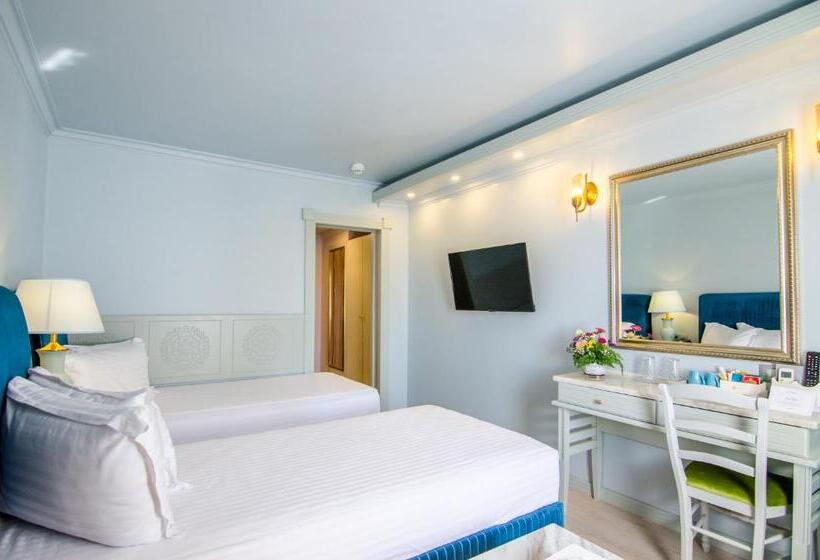 Standard Room Double Bed City View, Phoenicia Blue View
