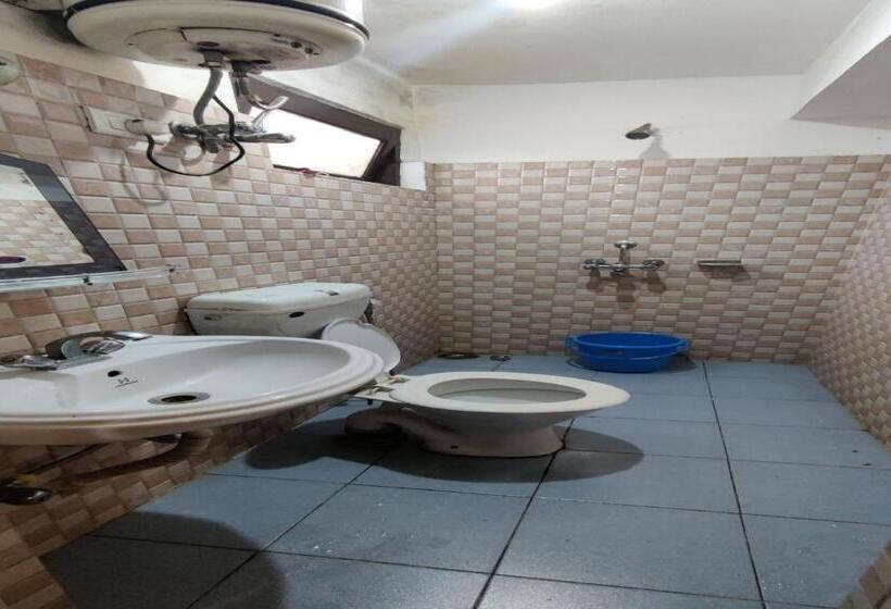 디럭스 트리플 룸, Capital O 8272 Hotel Pratigya Residency