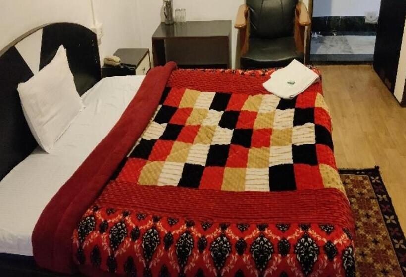 디럭스 트리플 룸, Capital O 8272 Hotel Pratigya Residency