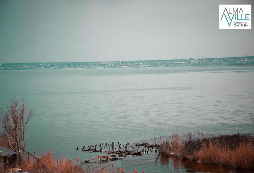 اتاق استاندارد با بالکن, Almaville Mamaia