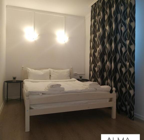 بانگلوی استاندارد 2 خوابه, Almaville Mamaia