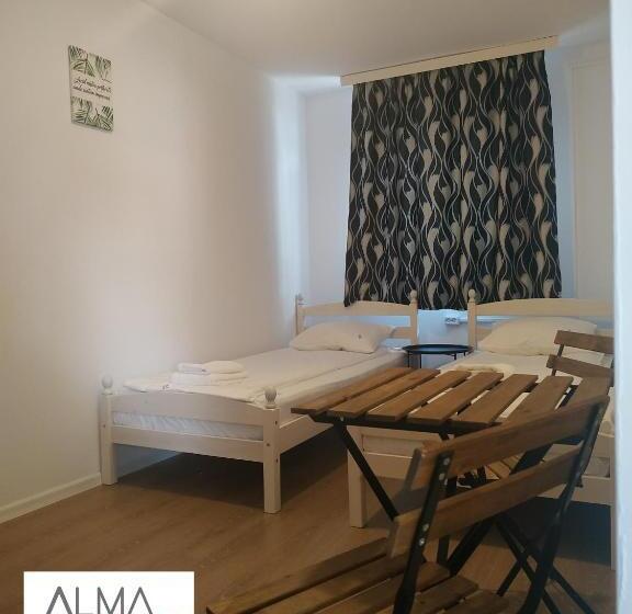 بانگلوی استاندارد 2 خوابه, Almaville Mamaia