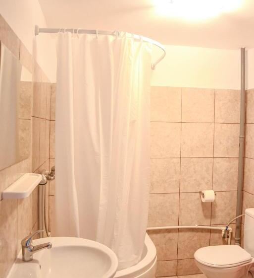 اتاق لوکس با چشم‌انداز باغ, Almaville Mamaia