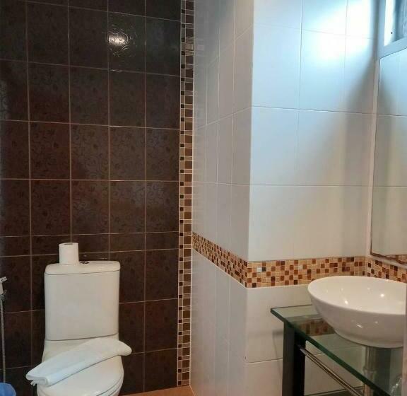 اتاق لوکس, Benjamas Place