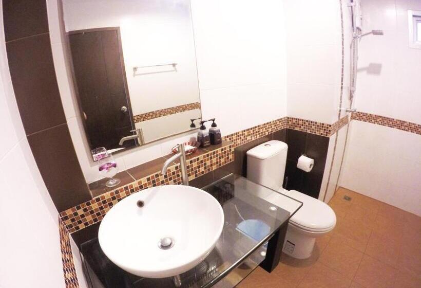 اتاق لوکس, Benjamas Place