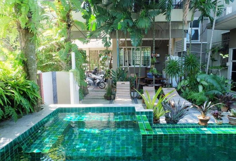 اتاق لوکس با تخت بزرگ, Benjamas Place