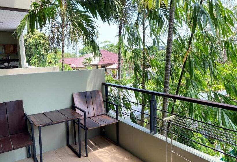 اتاق لوکس با تخت بزرگ, Benjamas Place