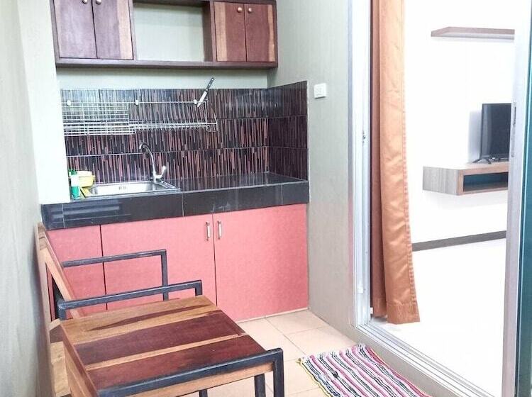 اتاق لوکس, Benjamas Place