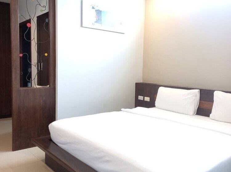 اتاق لوکس, Benjamas Place