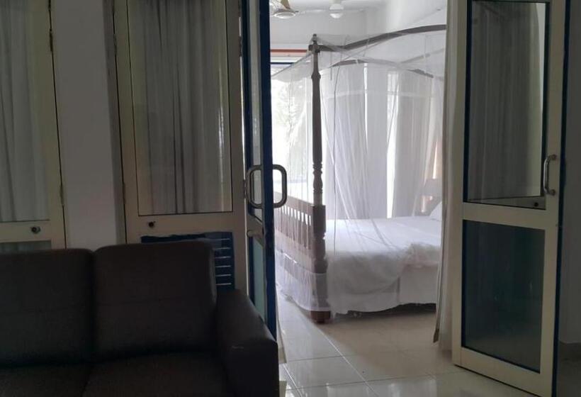 اتاق خانوادگی با چشم‌انداز دریا, Edelweiss Resort