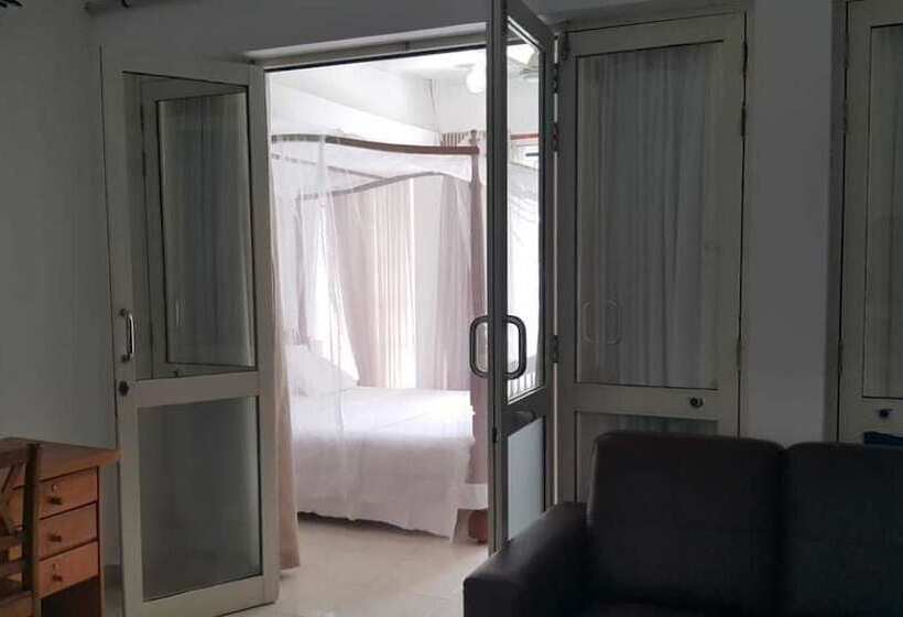 اتاق خانوادگی با چشم‌انداز دریا, Edelweiss Resort