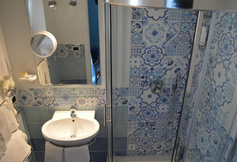 اتاق راحتی یک تخته, Maison Raphael