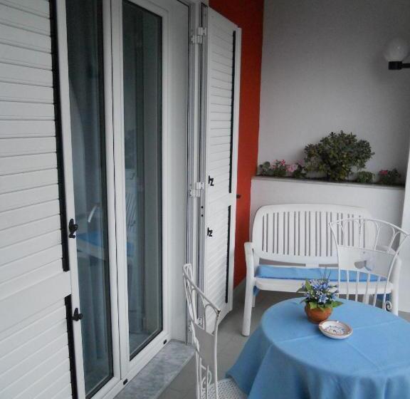 اتاق راحتی یک تخته, Maison Raphael