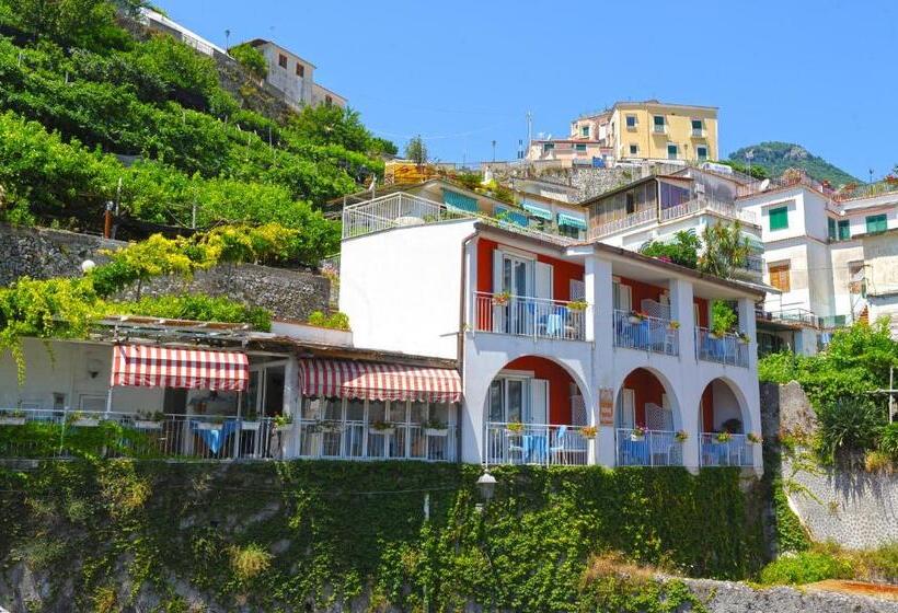 اتاق استاندارد سه نفره, Maison Raphael