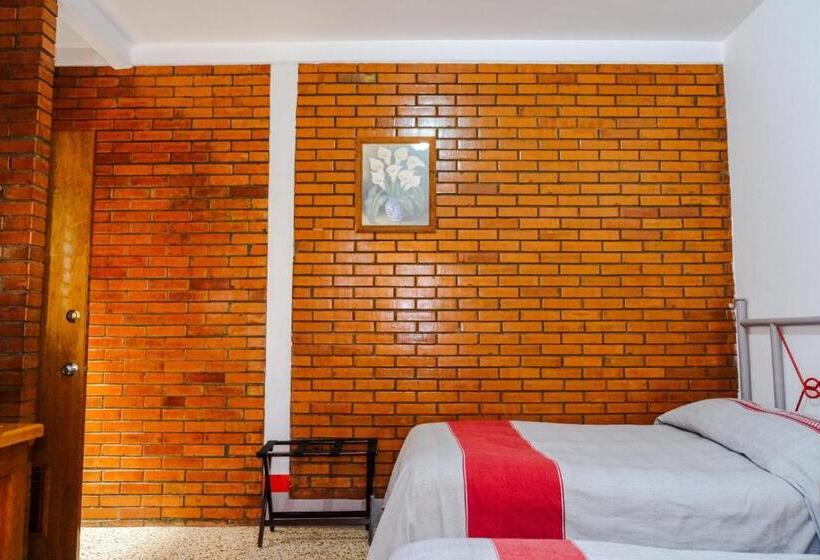 Habitación Triple Estándar, Posada El Cid