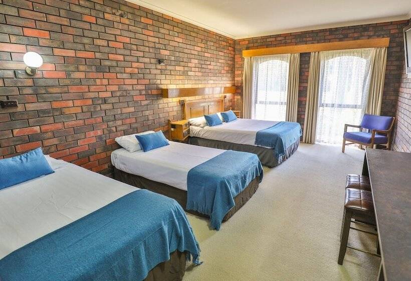 패밀리 룸, Two Rivers Motel
