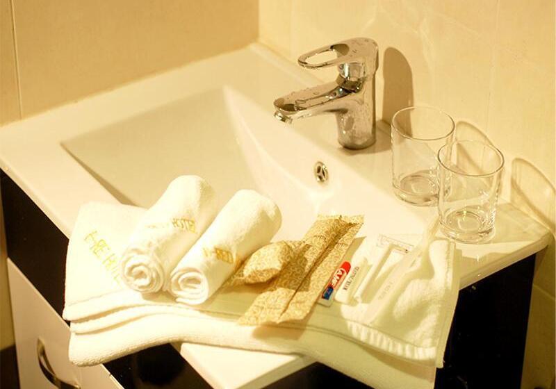 اتاق لوکس با تخت بزرگ, Ernes Hotel Bayu Mutiara
