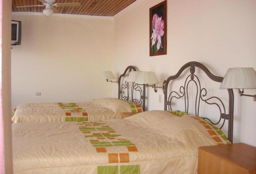 اتاق سوپریور چهار تخته, La Guaria Inn & Suites