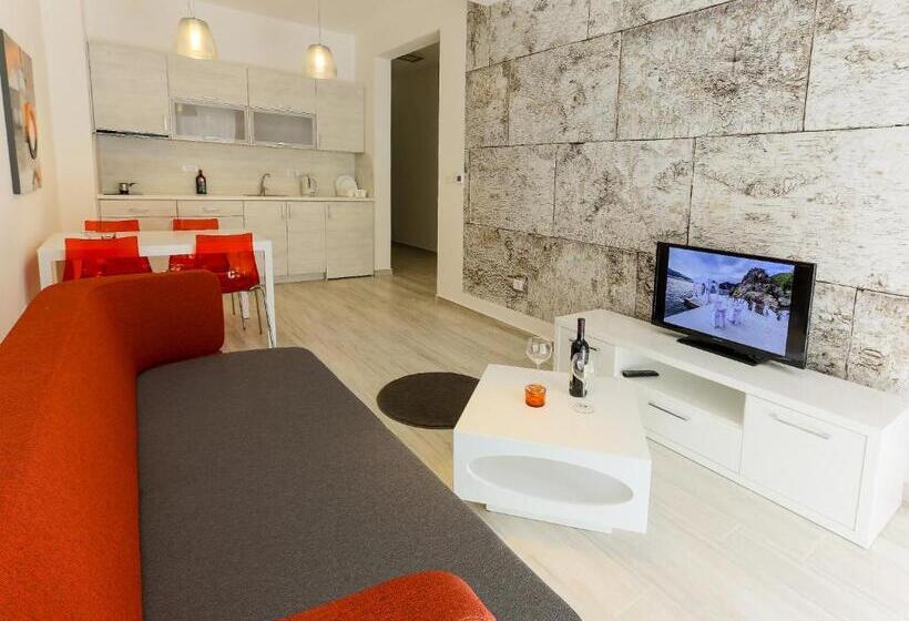 آپارتمان 1 خوابه با چشم‌انداز جانبی دریا, Apart Hotel Sea Fort