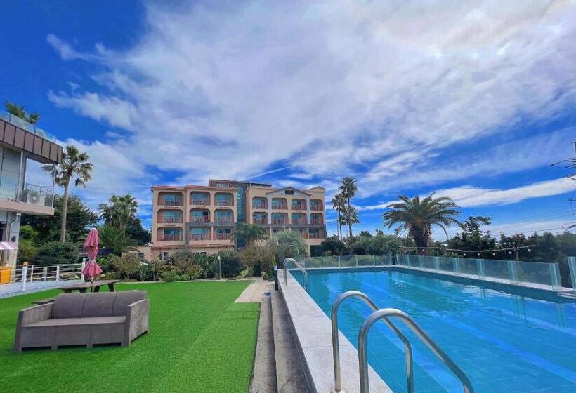 Люкс Deluxe Вид на Море, The Bay Jeju Resort