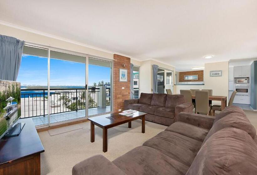 آپارتمان 3 خوابه با چشم‌انداز دریا, Joanne Apartments